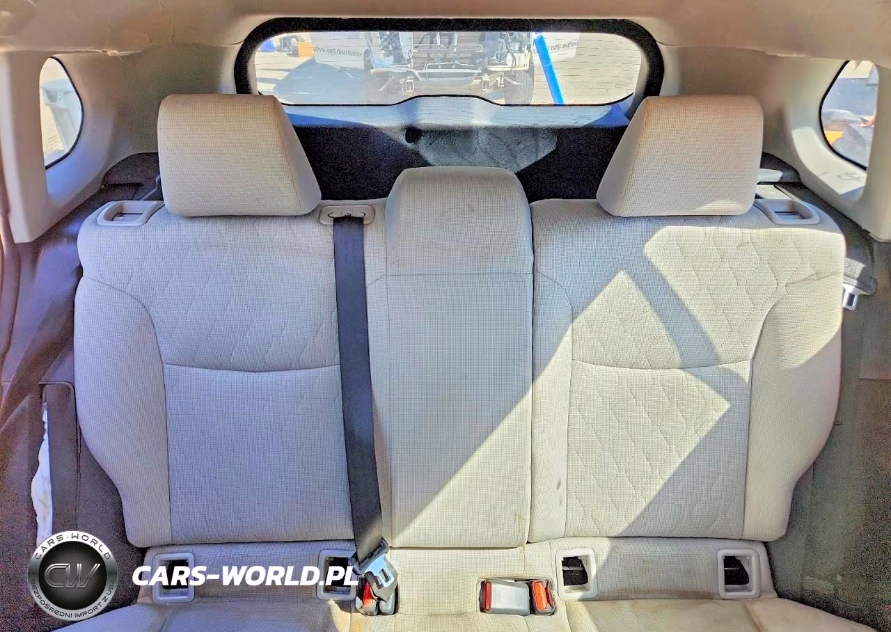 2024 Toyota Corolla Cross L VIN:7MUAAAAG8RV116095 - 10
