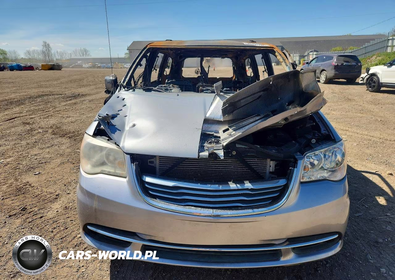 2014 Chrysler Town & Country Touring L VIN:2C4RC1CG9ER111673 - 5