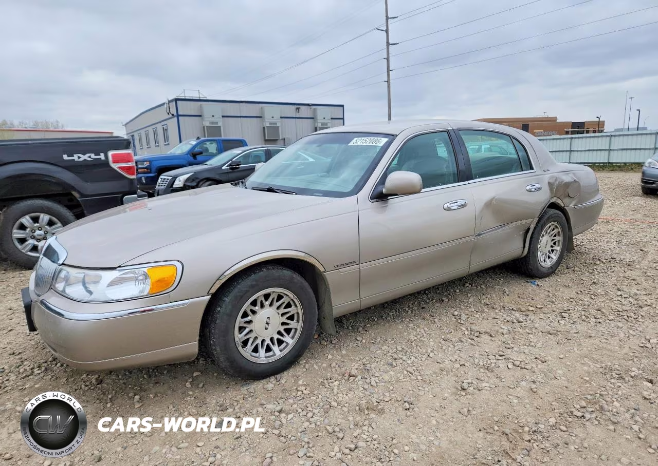 1999 Lincoln Town Car Signature