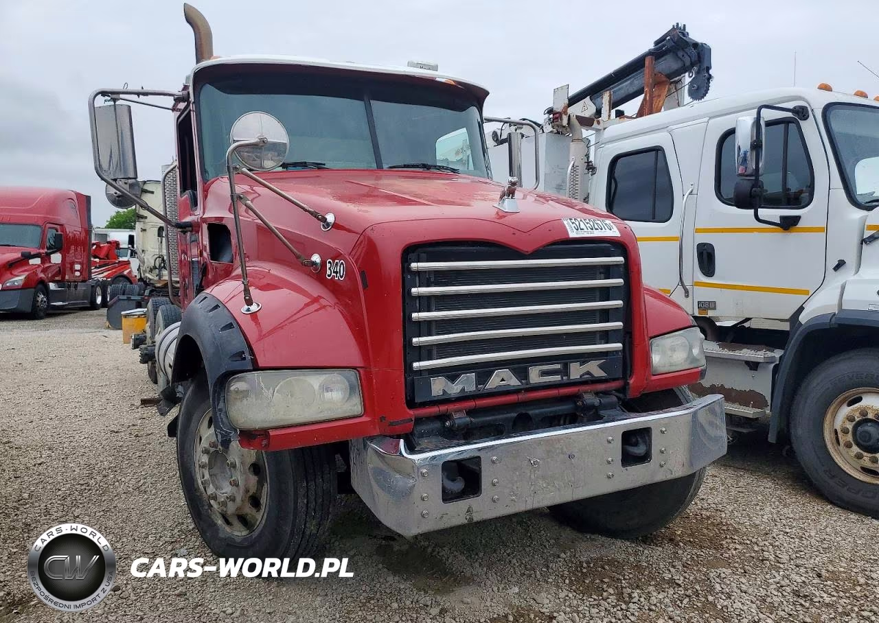 2013 Mack 700 Gu700