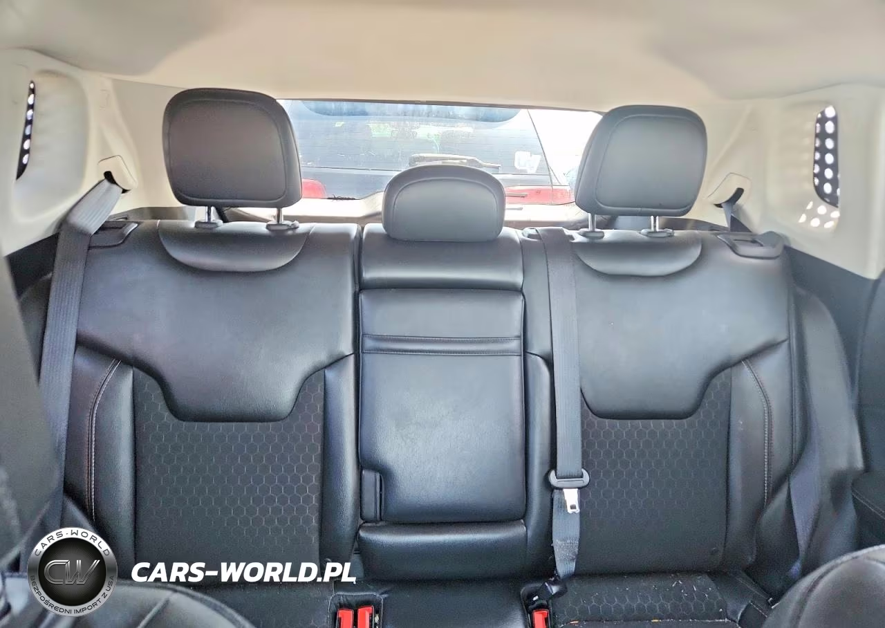 2018 Jeep Compass Latitude VIN:3C4NJDBB6JT349886 - 10