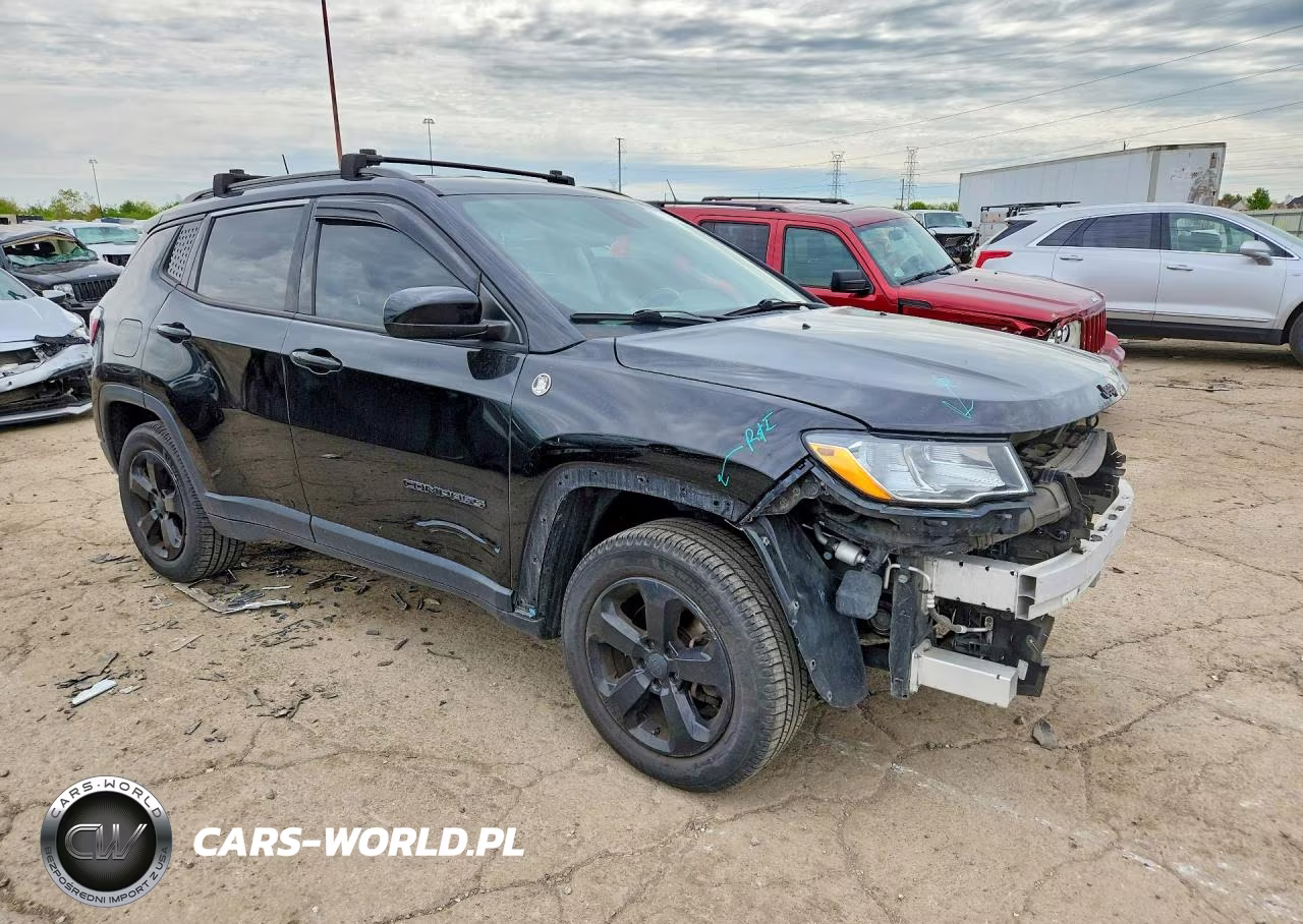 2018 Jeep Compass Latitude VIN:3C4NJDBB6JT349886 - 4