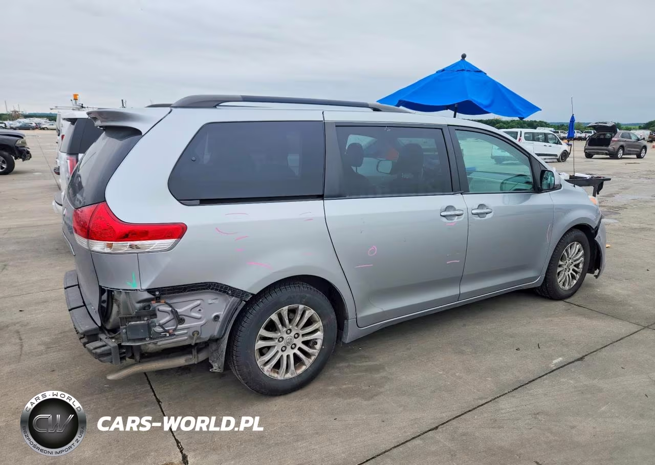 2014 Toyota Sienna Xle 8-Passenger VIN:5TDYK3DC2ES442222 - 3