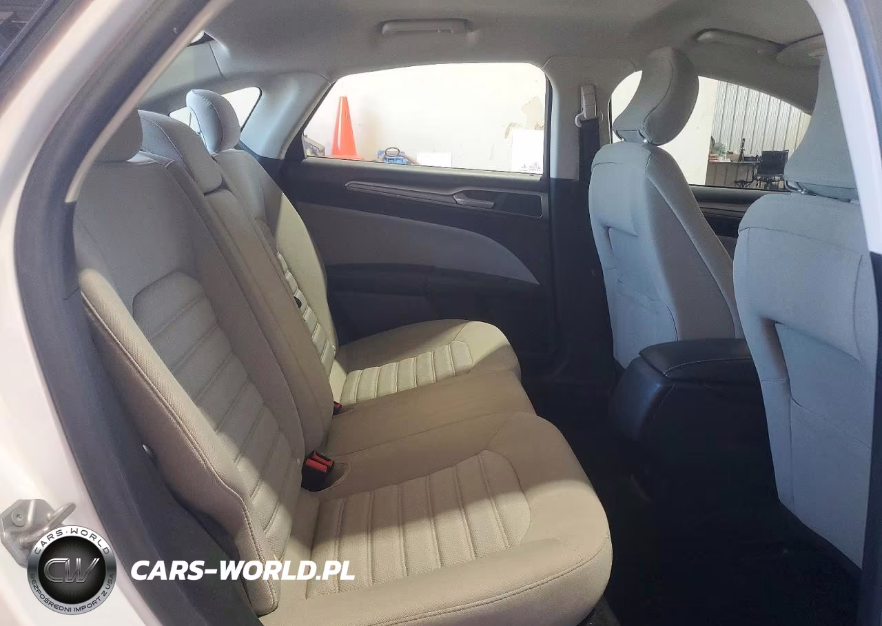 2018 Ford Fusion S VIN:3FA6P0G7XJR139455 - 10