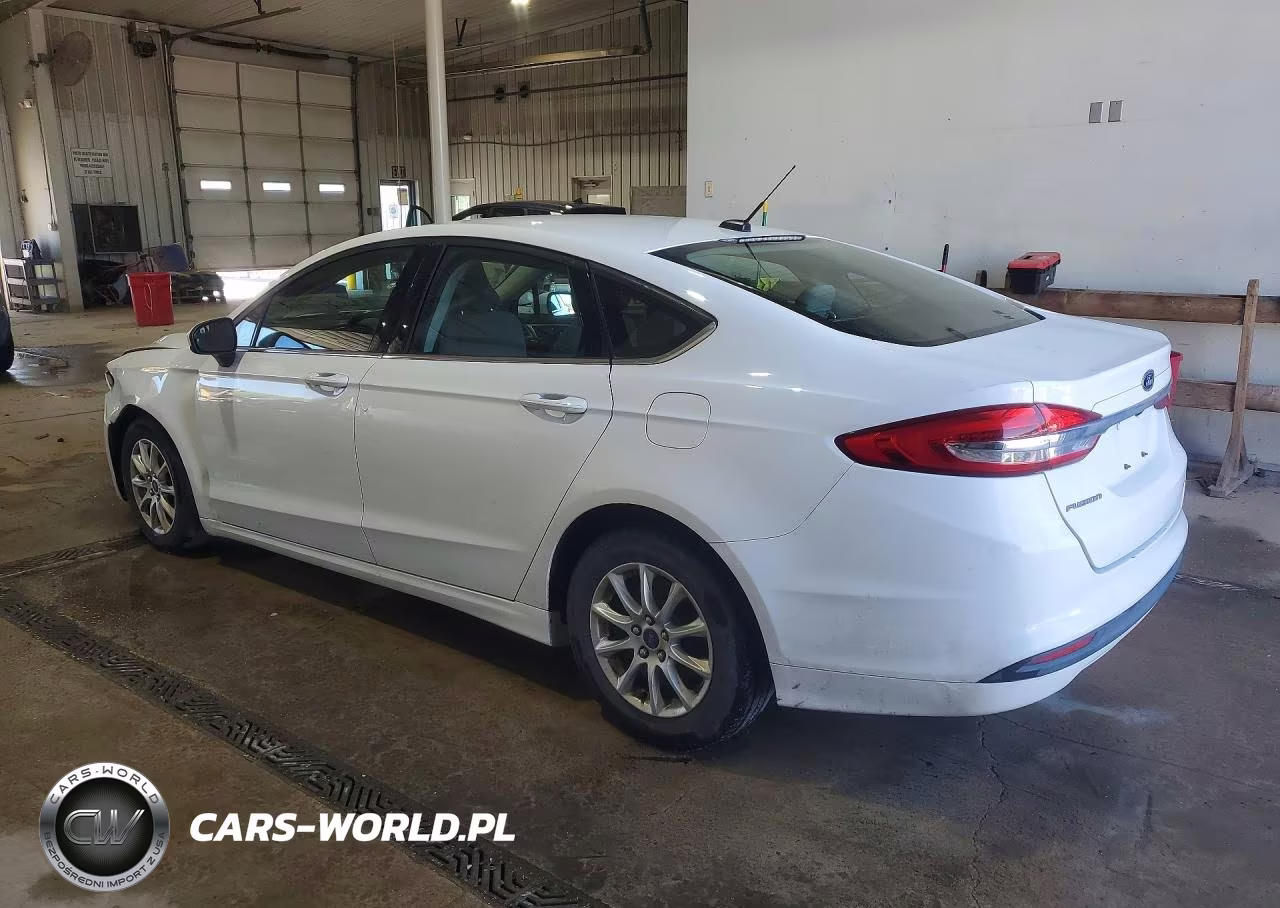 2018 Ford Fusion S VIN:3FA6P0G7XJR139455 - 2