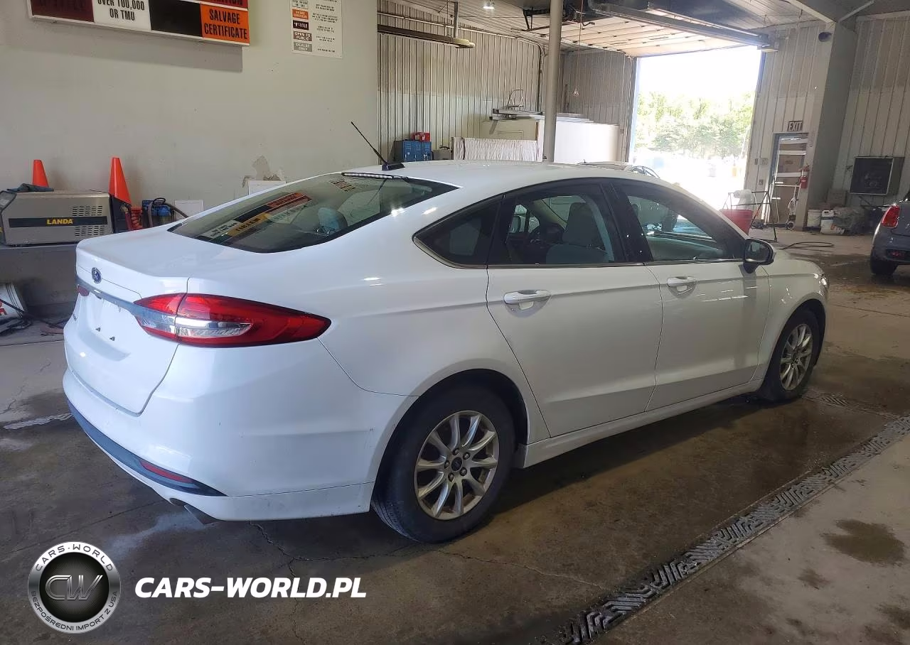 2018 Ford Fusion S VIN:3FA6P0G7XJR139455 - 3