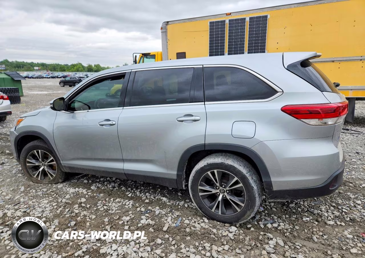 2019 Toyota Highlander Le VIN:5TDZZRFH7KS289747 - 2