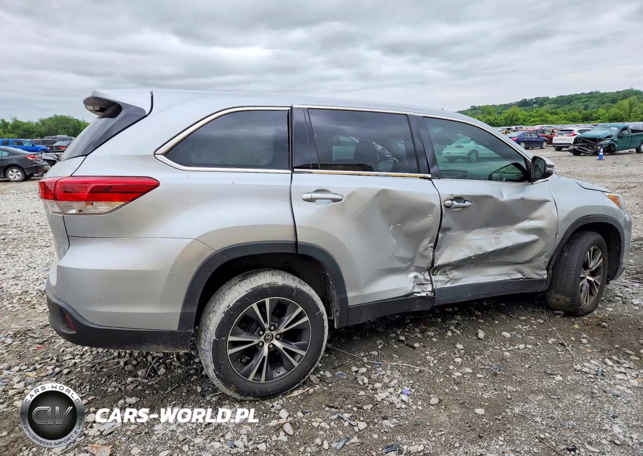 2019 Toyota Highlander Le VIN:5TDZZRFH7KS289747 - 3