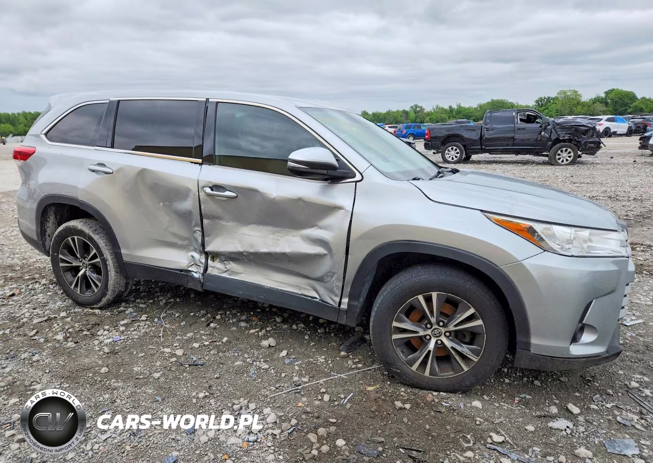 2019 Toyota Highlander Le VIN:5TDZZRFH7KS289747 - 4