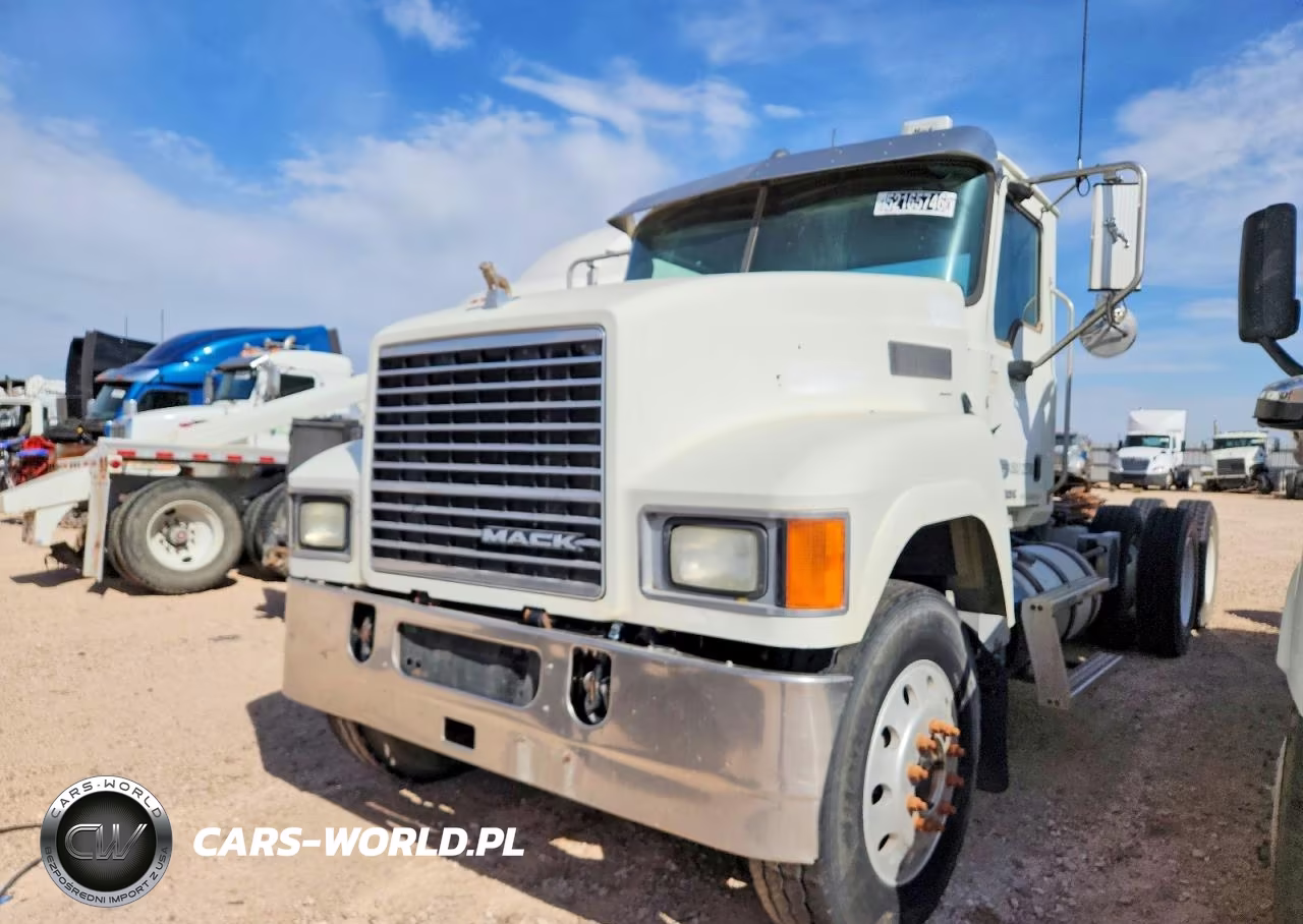 2015 Mack Chu613 Semi Truck VIN:1M2AN07Y1FM018019 - 2