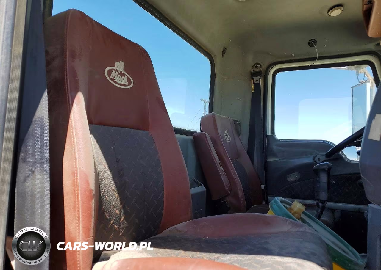 2015 Mack Chu613 Semi Truck VIN:1M2AN07Y1FM018019 - 6