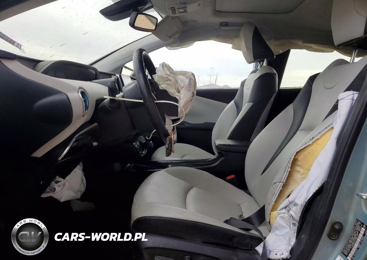 2018 Toyota Prius Four VIN:JTDKARFU4J3063137 - 7