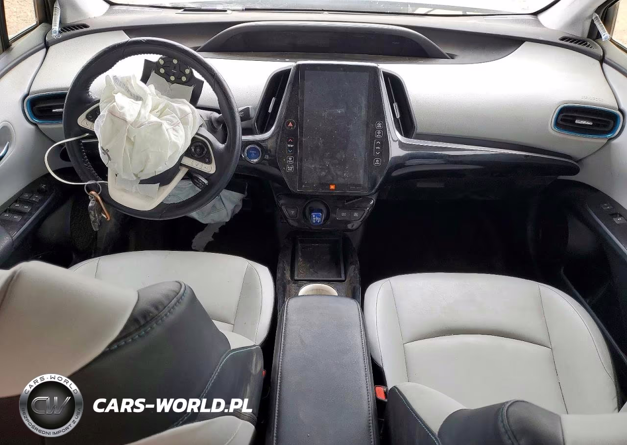 2018 Toyota Prius Four VIN:JTDKARFU4J3063137 - 8