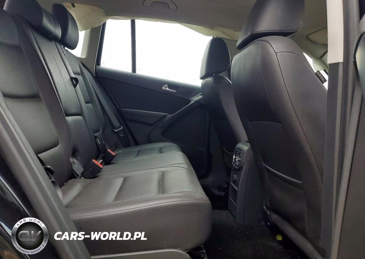 2017 Volkswagen Tiguan S VIN:WVGAV7AX4HK000203 - 11