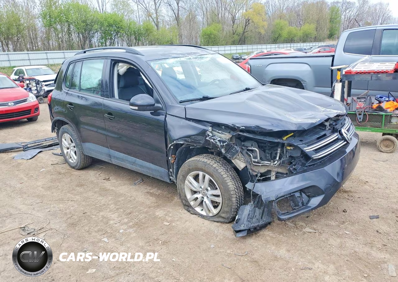 2017 Volkswagen Tiguan S VIN:WVGAV7AX4HK000203 - 4