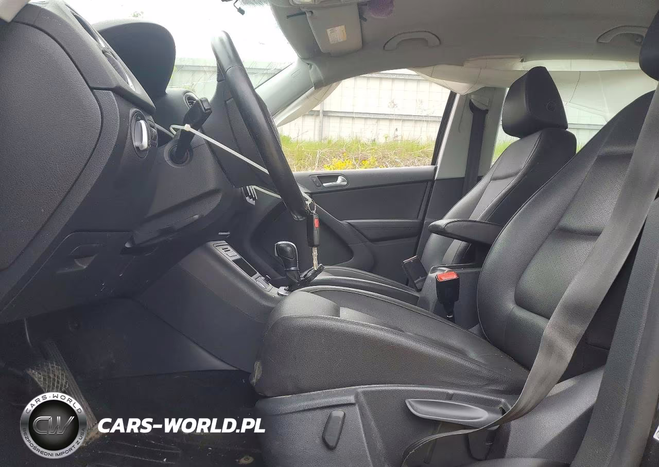 2017 Volkswagen Tiguan S VIN:WVGAV7AX4HK000203 - 7