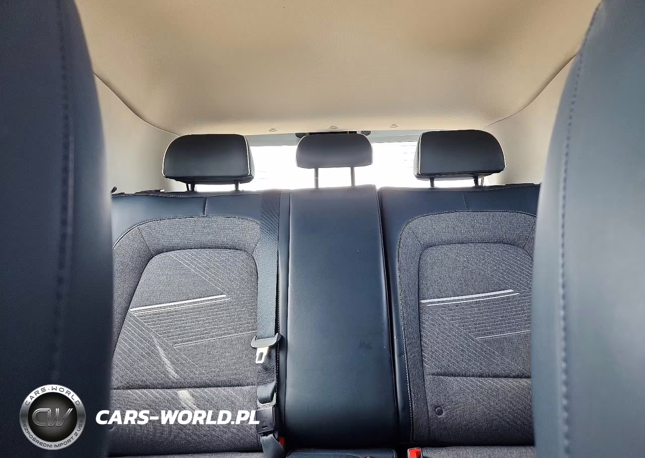 2021 Hyundai Venue Denim VIN:KMHRC8A3XMU082965 - 10