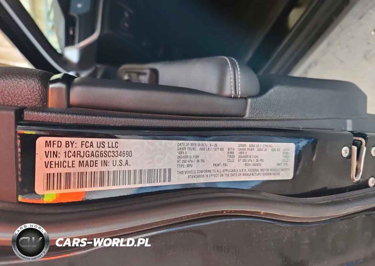2025 Jeep Grand Cherokee Laredo VIN:1C4RJGAG6SC334690 - 13