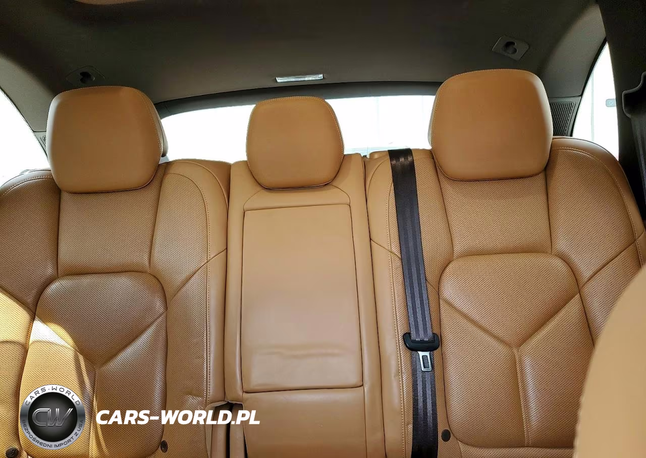 2018 Porsche Cayenne S VIN:WP1AB2A23JLA60847 - 10