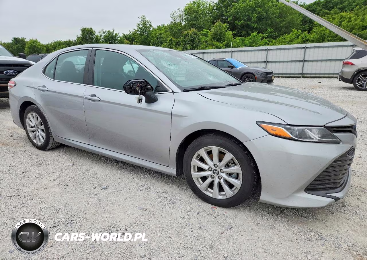 2019 Toyota Camry Le VIN:4T1B11HK3KU814541 - 4