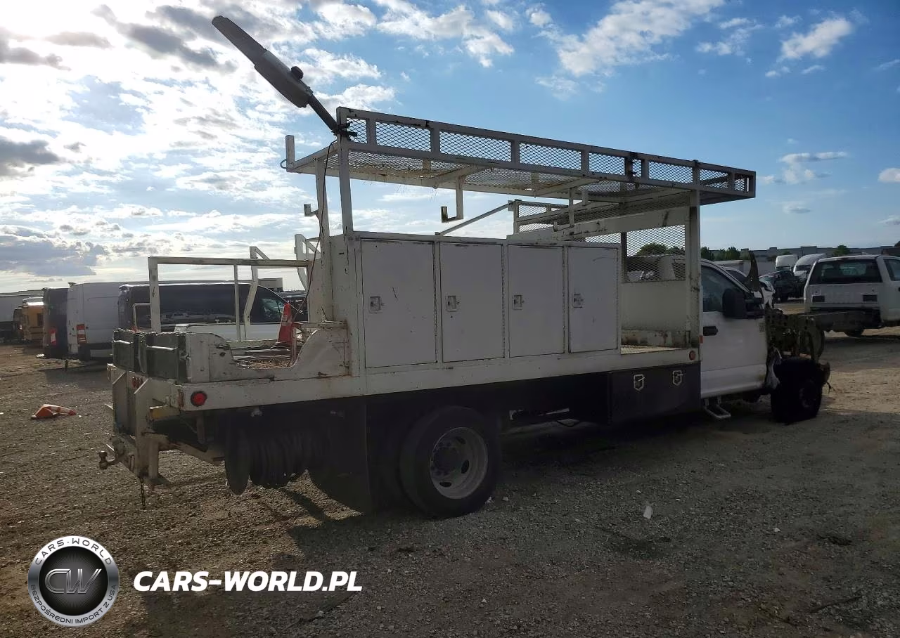 2019 Ford F550 Super - Delivery Truck VIN:1FDUF5GY3KEG13594 - 3