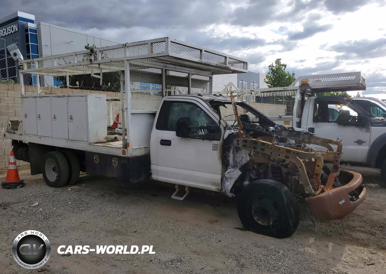2019 Ford F550 Super - Delivery Truck VIN:1FDUF5GY3KEG13594 - 4
