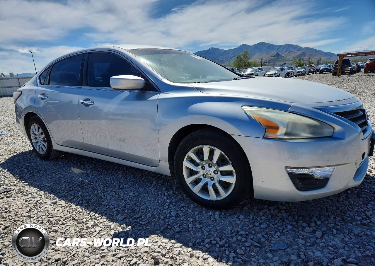 2015 Nissan Altima 2.5 VIN:1N4AL3AP4FC447548 - 4