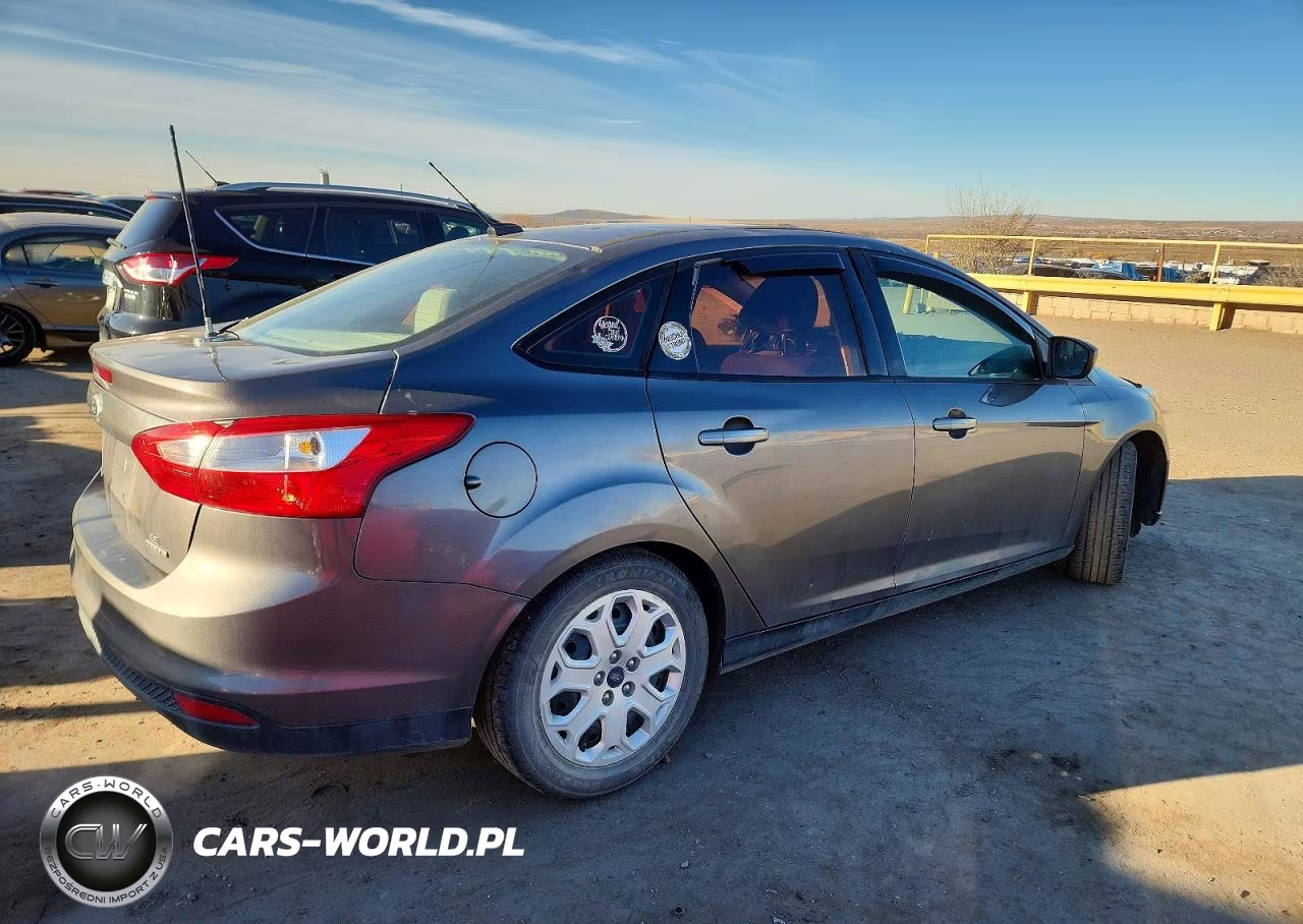 2012 Ford Focus Se VIN:1FAHP3F23CL470170 - 3
