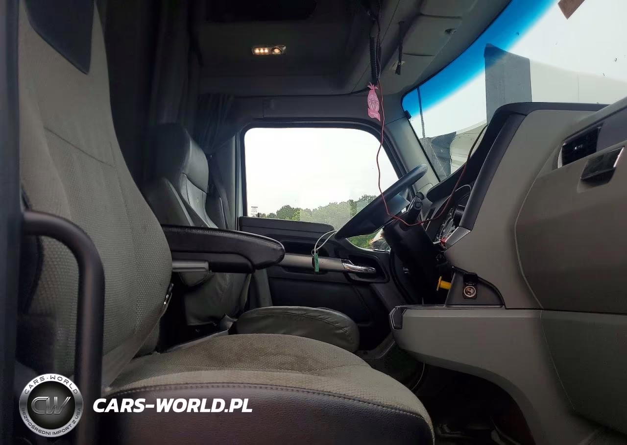 2020 Kenworth T680 Semi Truck VIN:1XKYDP9X4LJ311157 - 5