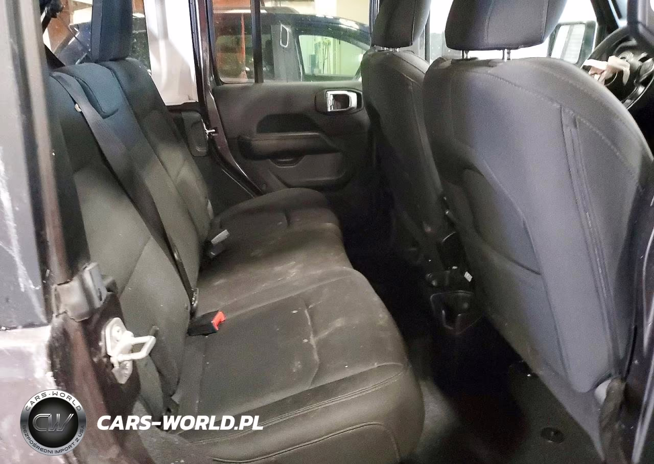 2018 Jeep Wrangler Unlimited Sahara VIN:1C4HJXEG6JW154905 - 11