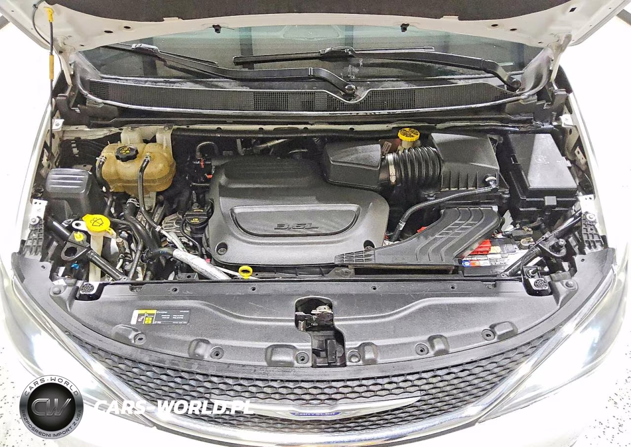 2019 Chrysler Pacifica Touring L VIN:2C4RC1BG1KR624980 - 12