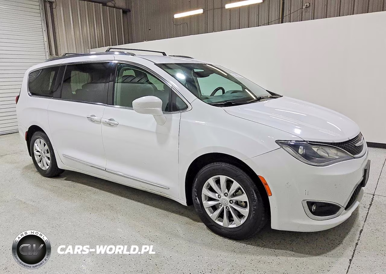 2019 Chrysler Pacifica Touring L VIN:2C4RC1BG1KR624980 - 4