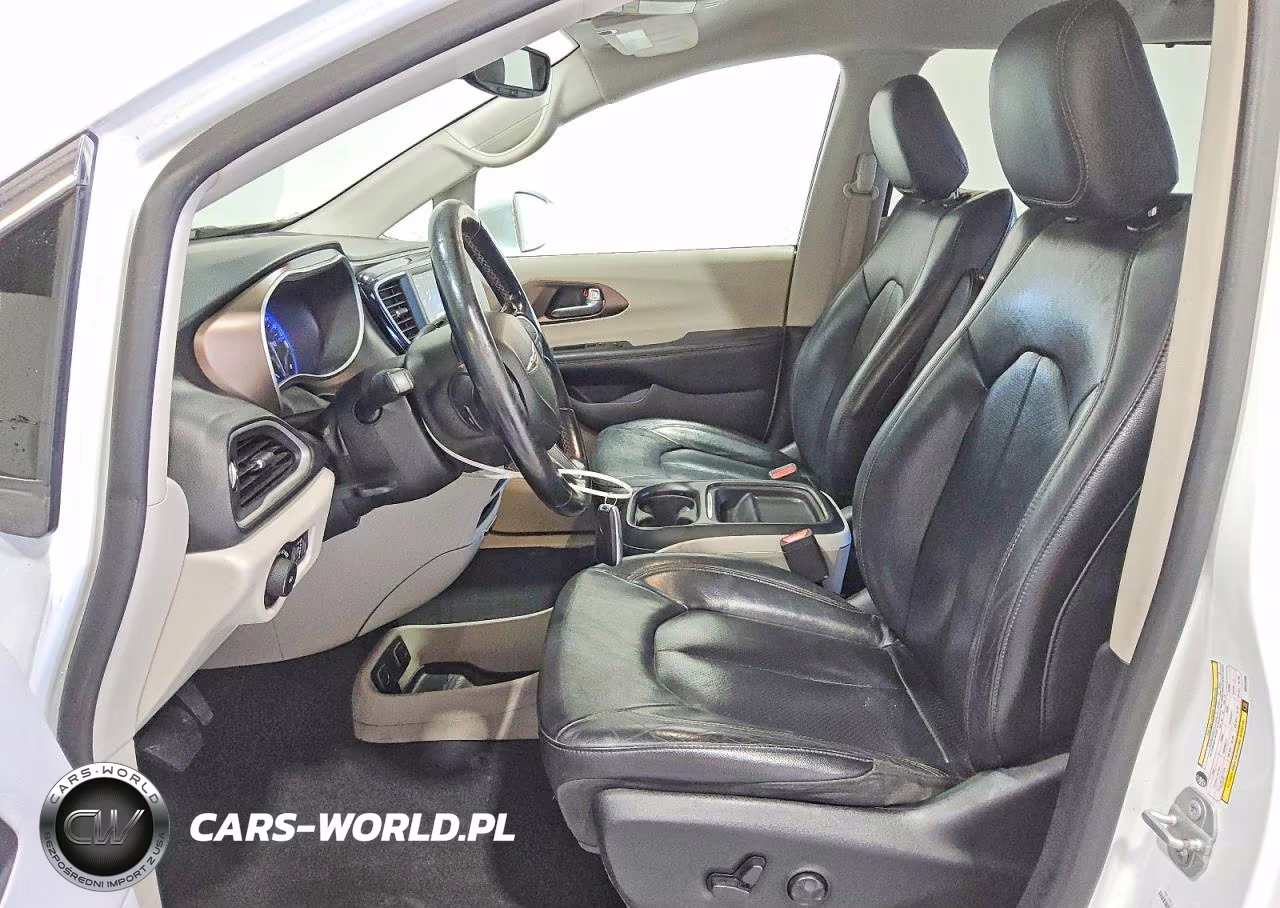 2019 Chrysler Pacifica Touring L VIN:2C4RC1BG1KR624980 - 7