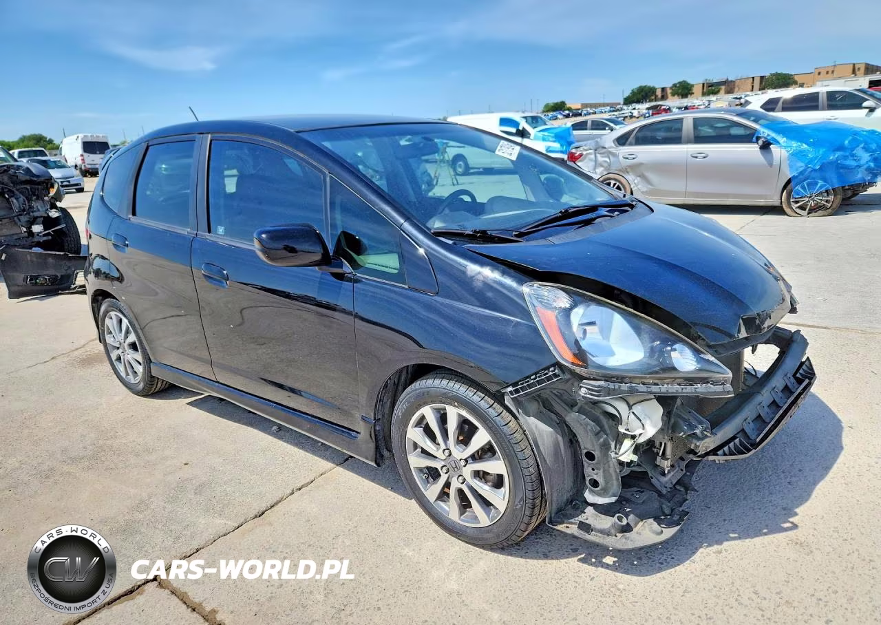 2013 Honda Fit Sport VIN:JHMGE8H54DC060638 - 4