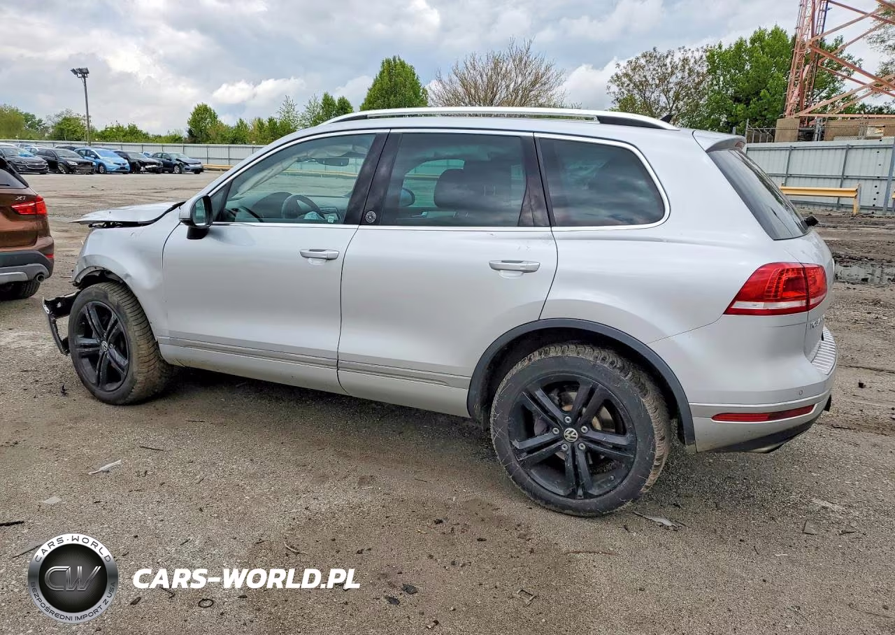 2017 Volkswagen Touareg Wolfsburg VIN:WVGRF7BP1HD000646 - 2