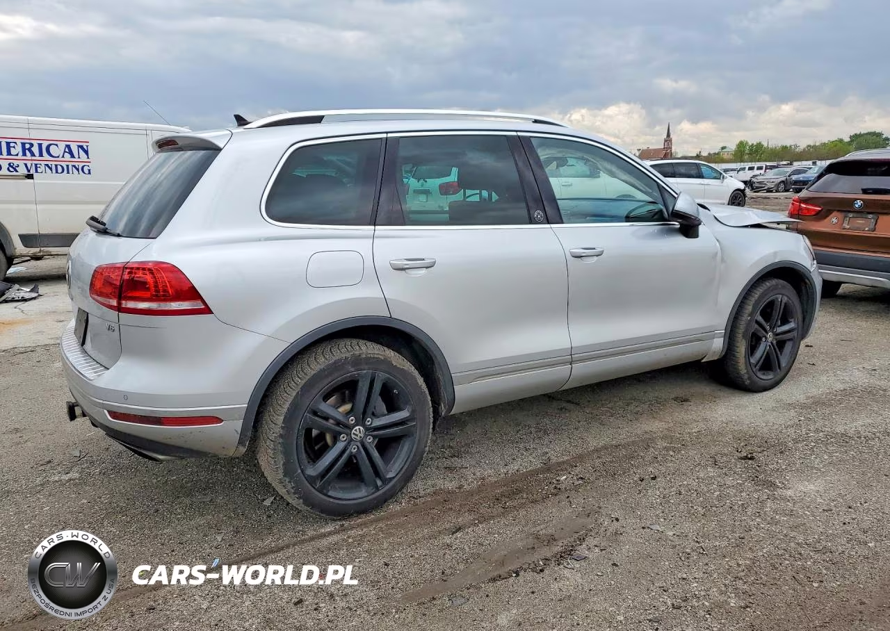 2017 Volkswagen Touareg Wolfsburg VIN:WVGRF7BP1HD000646 - 3