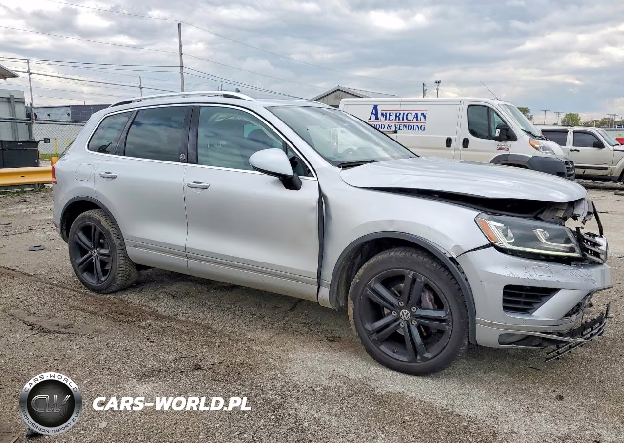 2017 Volkswagen Touareg Wolfsburg VIN:WVGRF7BP1HD000646 - 4