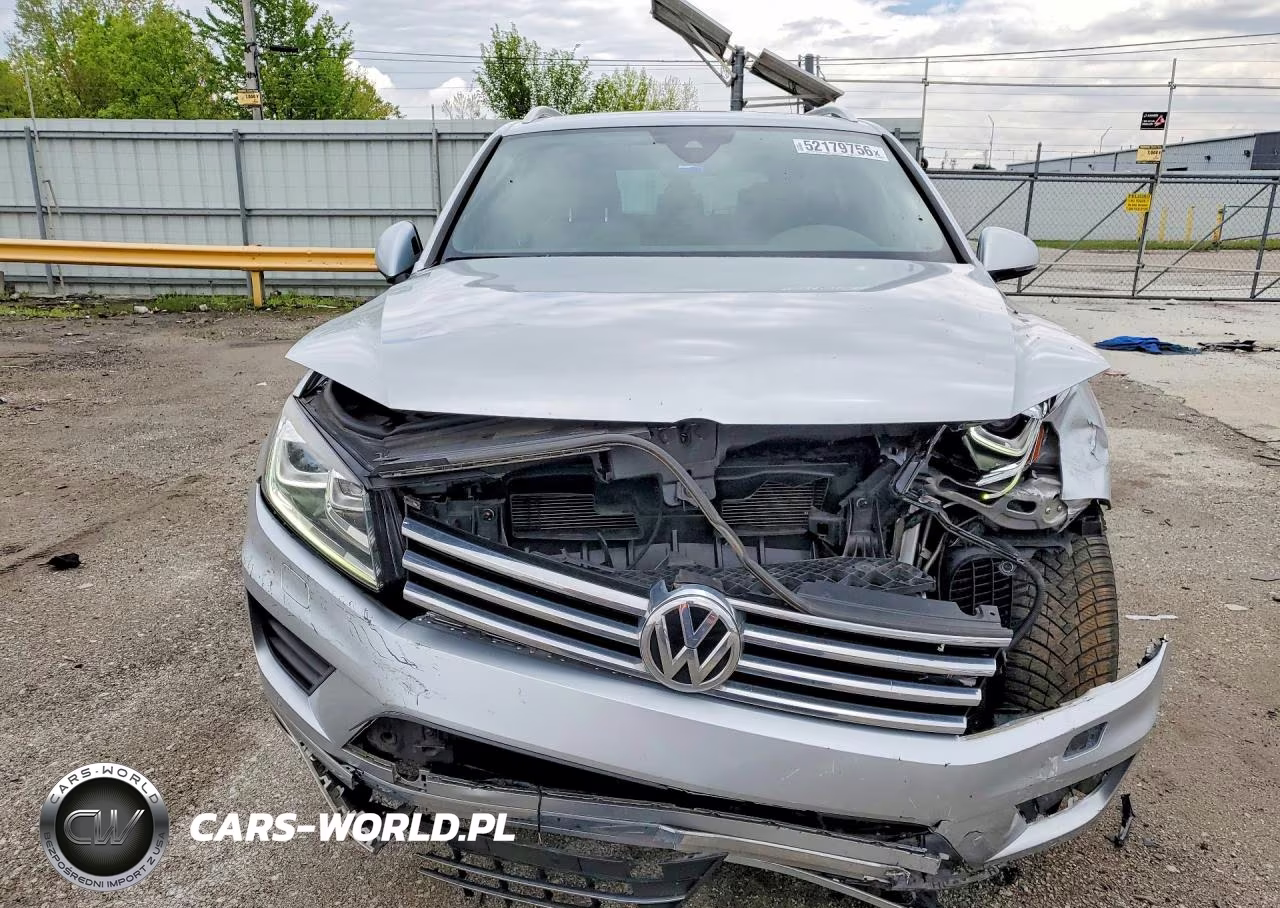 2017 Volkswagen Touareg Wolfsburg VIN:WVGRF7BP1HD000646 - 5