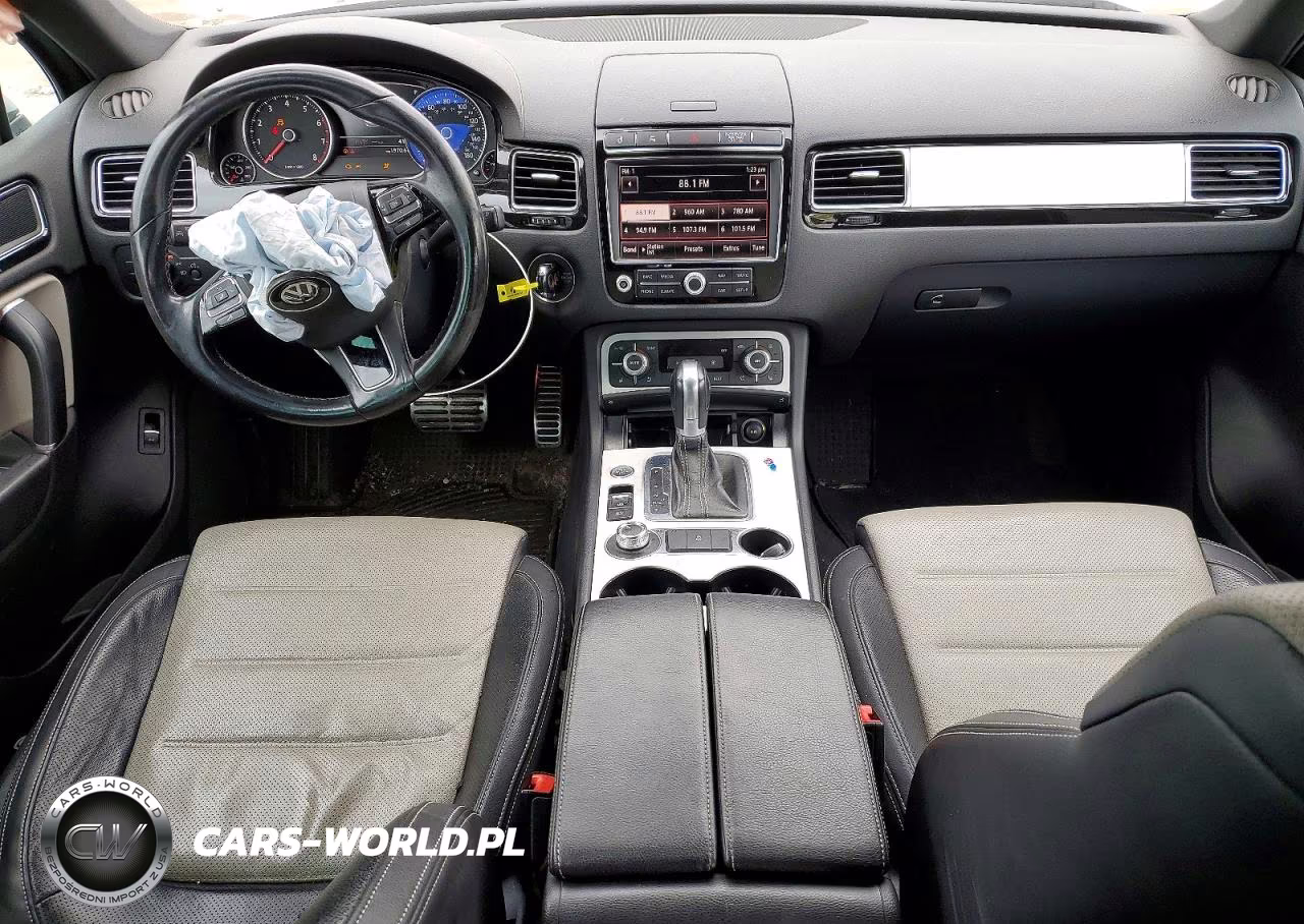 2017 Volkswagen Touareg Wolfsburg VIN:WVGRF7BP1HD000646 - 8