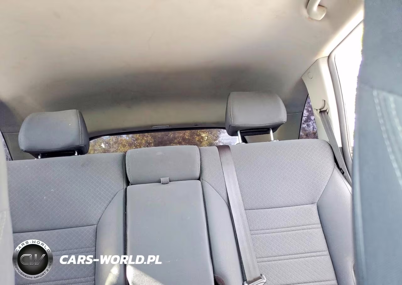 2018 Kia Sorento L VIN:5XYPG4A39JG397763 - 10