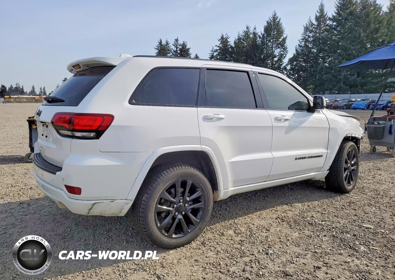 2018 Jeep Grand Cherokee Laredo VIN:1C4RJFAG1JC357853 - 3