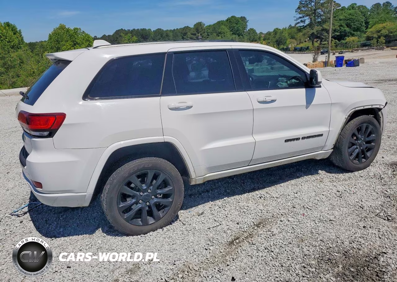 2017 Jeep Grand Cherokee Laredo VIN:1C4RJEAG5HC920746 - 3