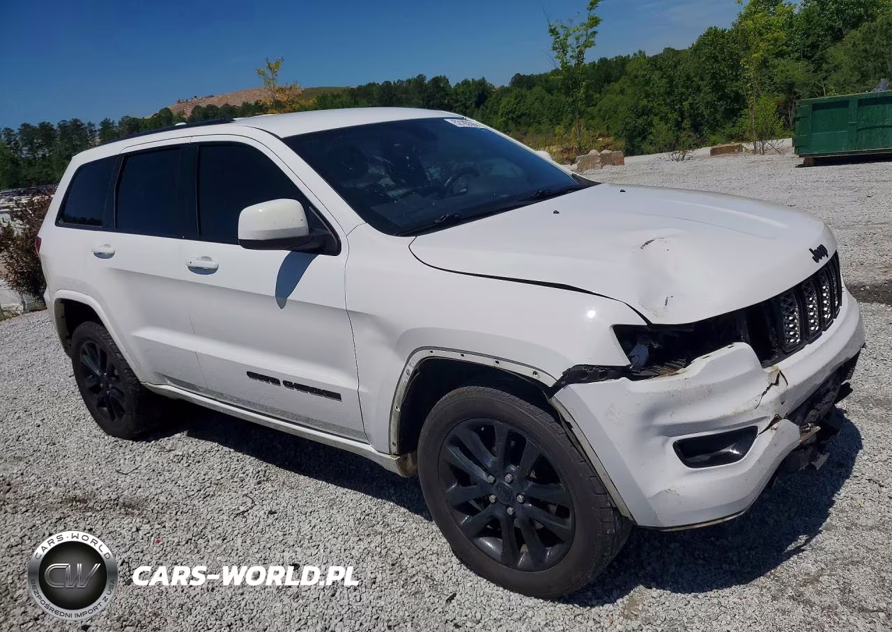 2017 Jeep Grand Cherokee Laredo VIN:1C4RJEAG5HC920746 - 4