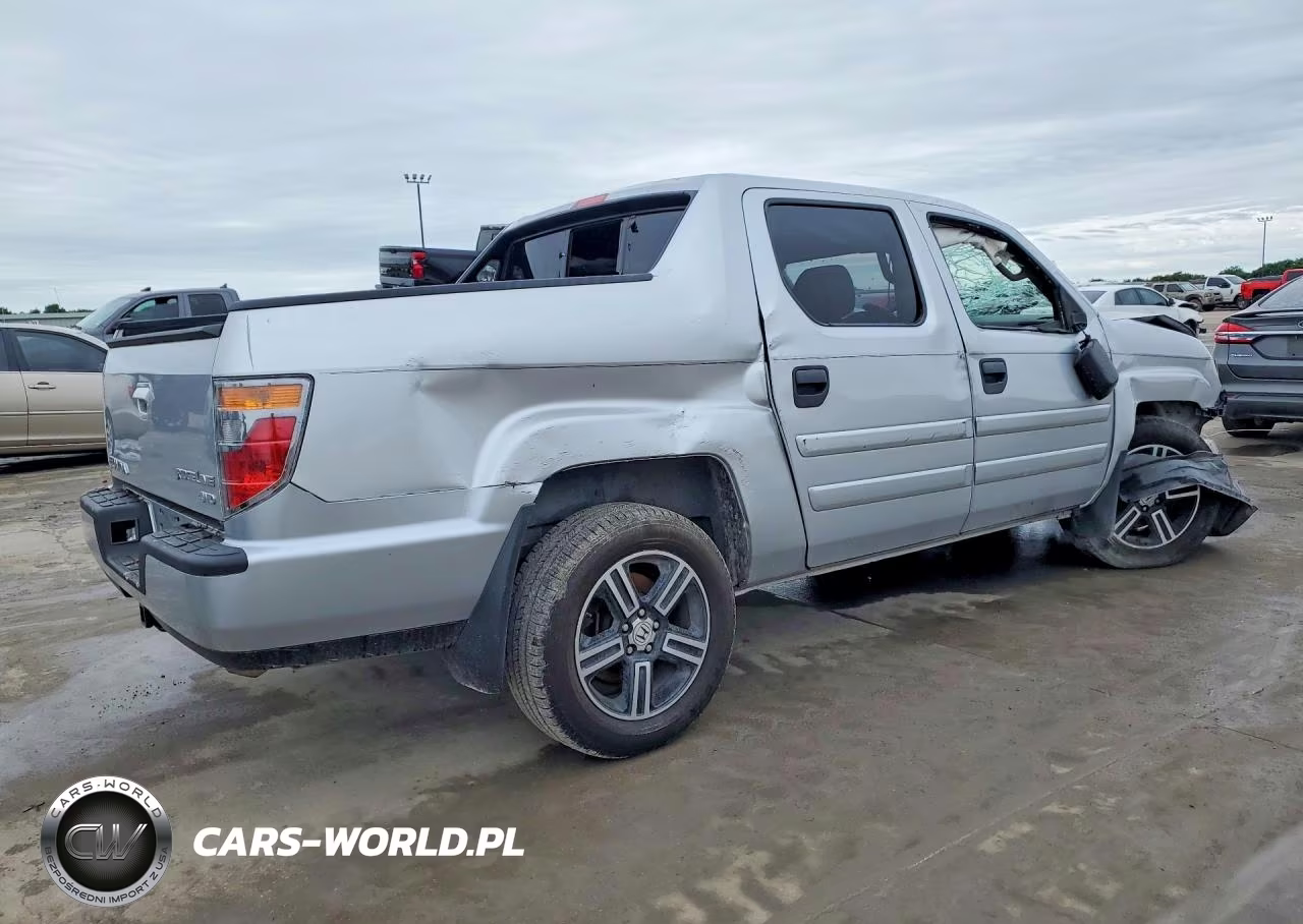 2014 Honda Ridgeline Sport VIN:5FPYK1F79EB002496 - 3
