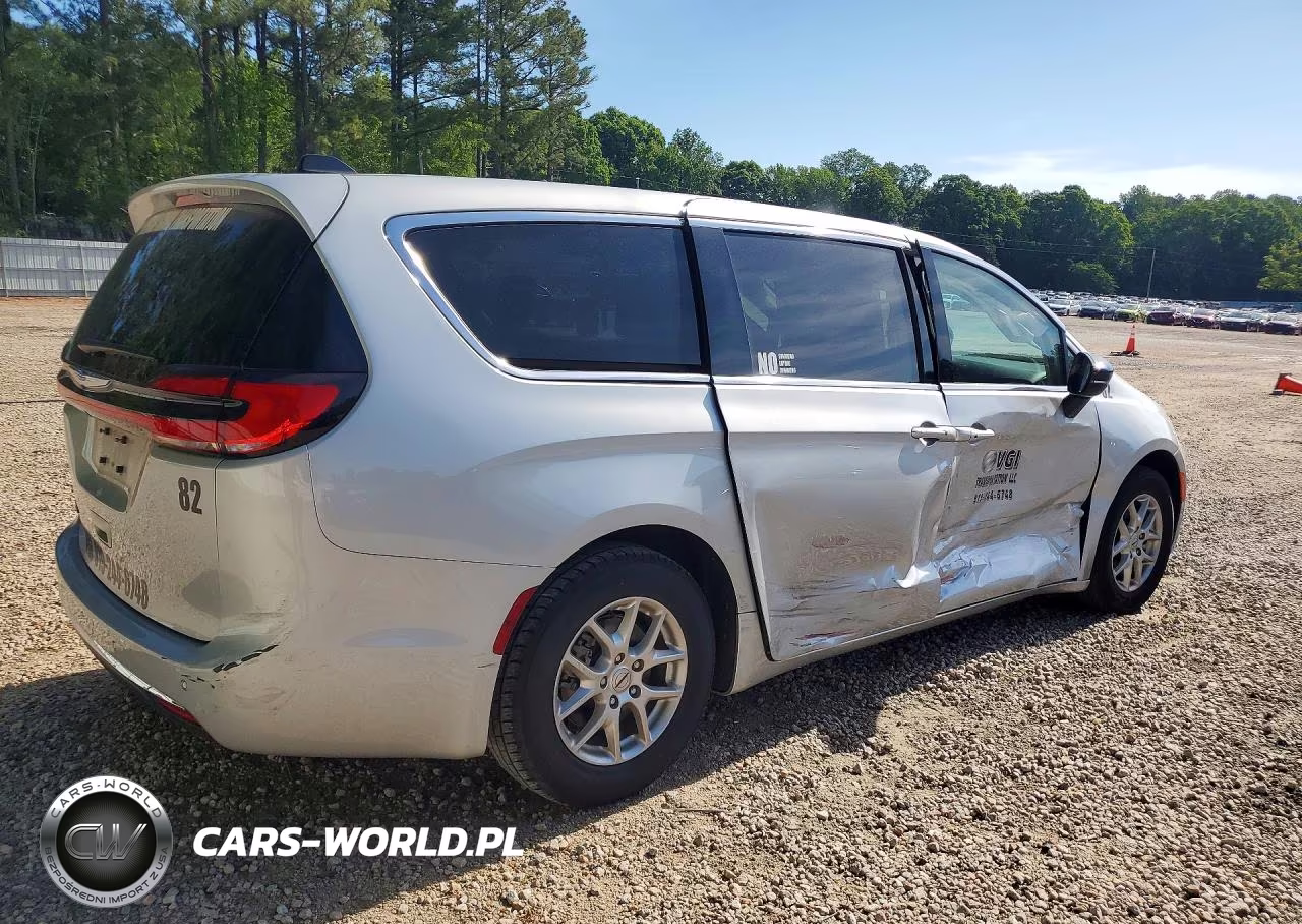 2024 Chrysler Pacifica Touring L VIN:2C4RC1BG8RR147975 - 3