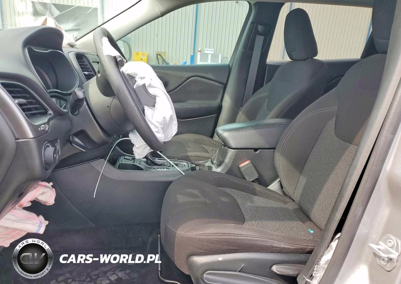 2019 Jeep Cherokee Latitude VIN:1C4PJLCB0KD242664 - 7