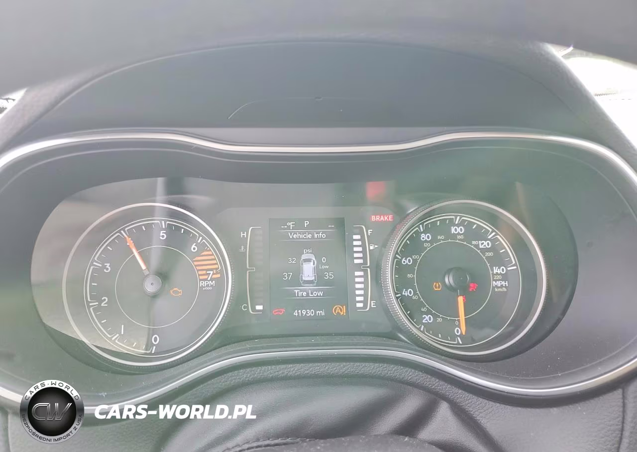 2019 Jeep Cherokee Latitude VIN:1C4PJLCB0KD242664 - 9