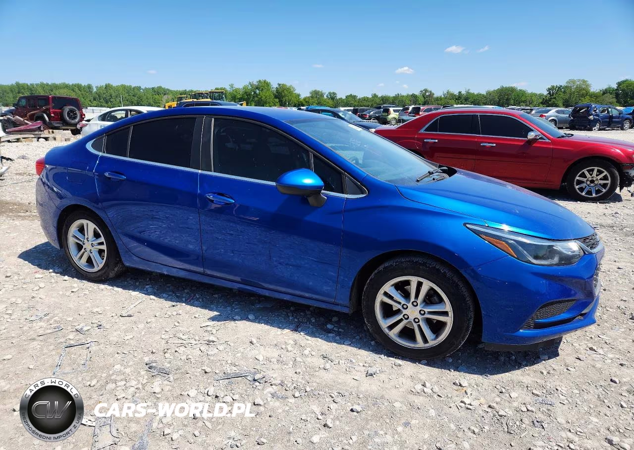 2018 Chevrolet Cruze Lt VIN:1G1BE5SM9J7246375 - 4