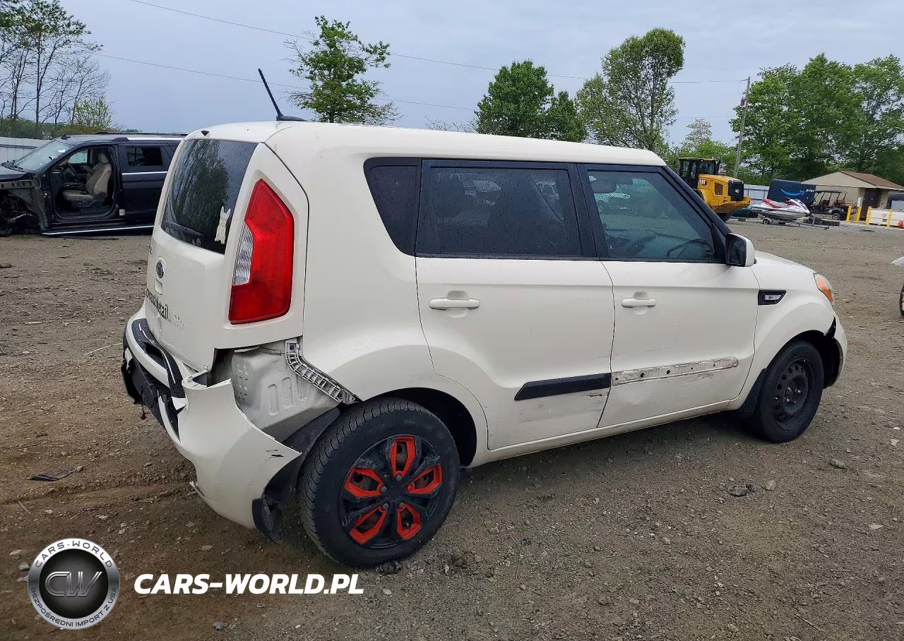 2012 Kia Soul Base VIN:KNDJT2A55C7466973 - 3