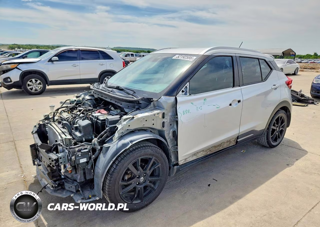 2020 Nissan Kicks Sr